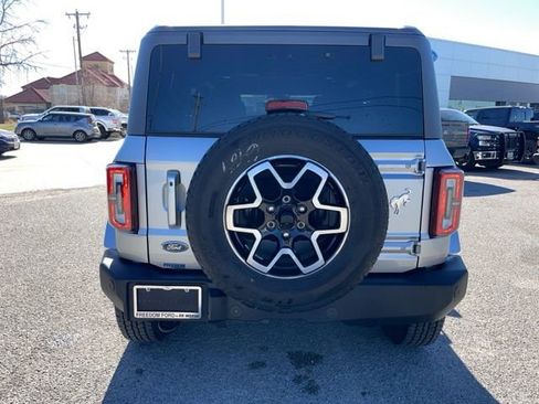 New 2024 Ford Bronco Outer Banks image 4