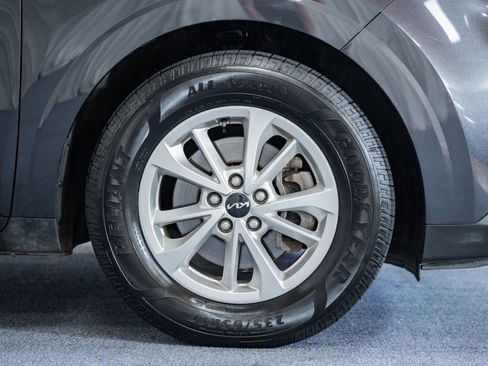 Used 2024 Kia Carnival LX image 13