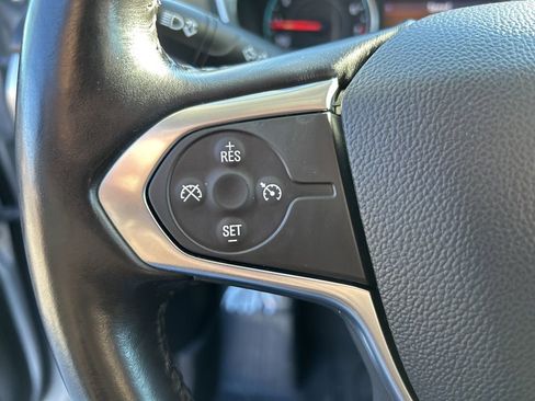 Used 2020 Chevrolet Traverse LT image 24