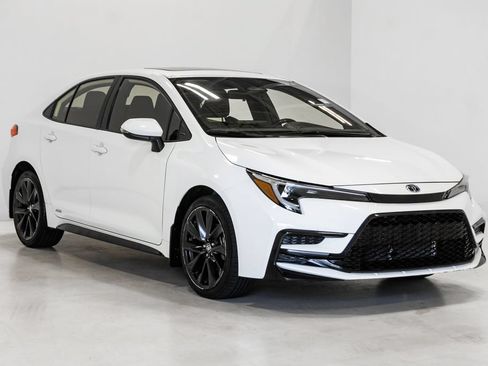 Used 2024 Toyota Corolla SE w/ SE Package AWD/4WD image 6