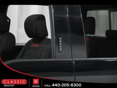 Used 2018 Ford F150 XLT w/ Equipment Group 302A Luxury AWD/4WD image 4