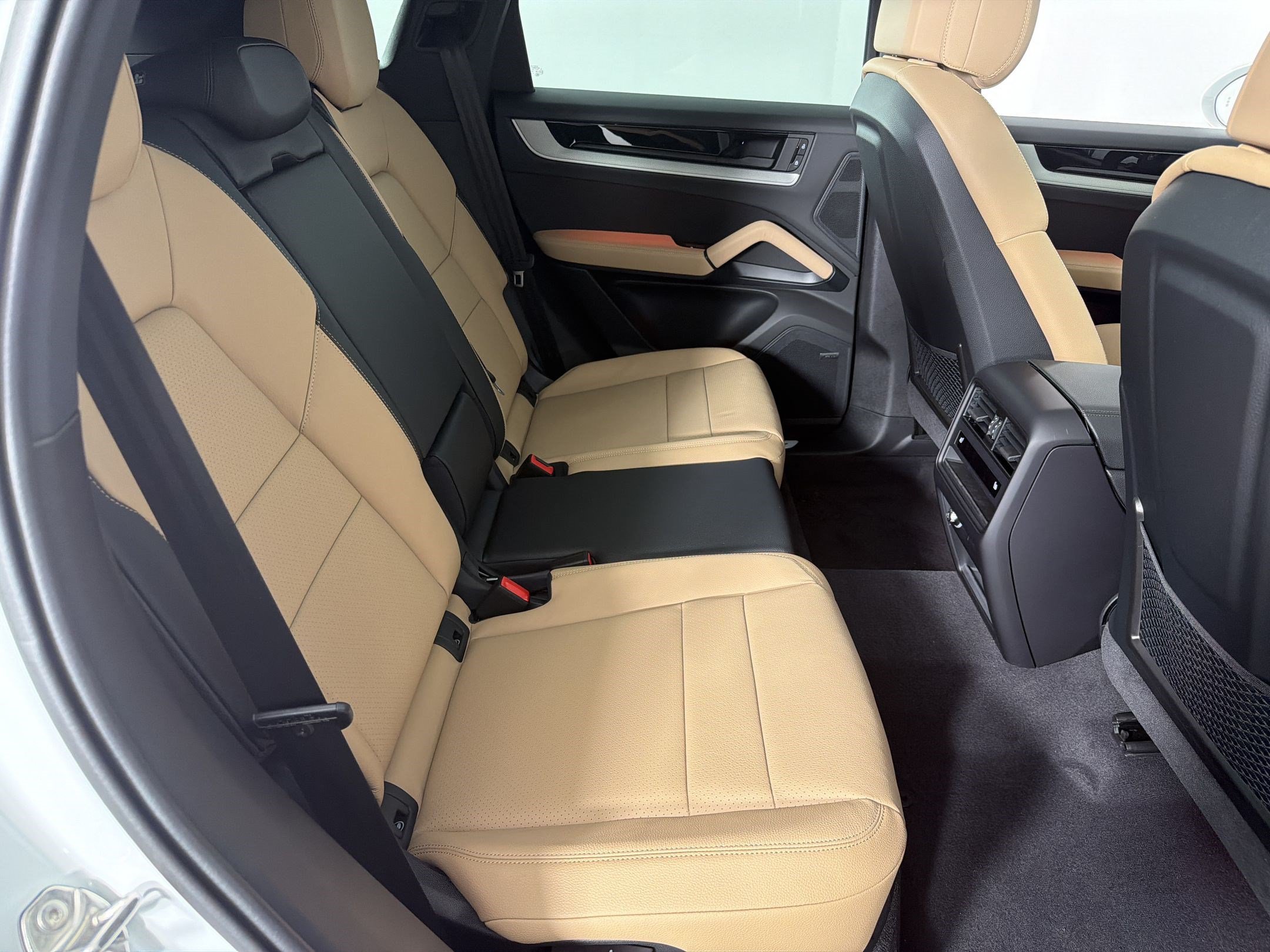 Used 2026 Porsche Cayenne AWD/4WD image 30