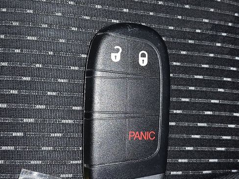 Used 2018 Dodge Journey SE w/ Popular Equipment Group image 32