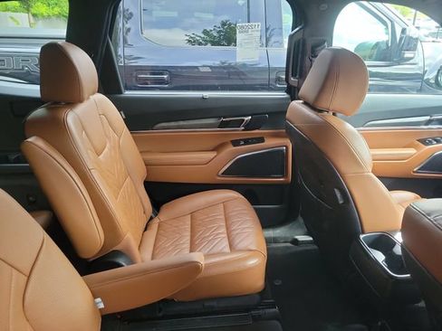 Certified 2025 Kia Telluride SX Prestige X-Line AWD/4WD image 9