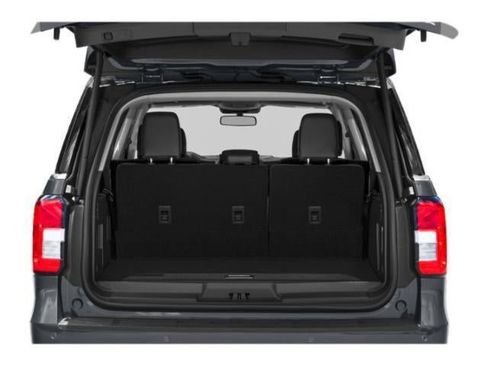 Used 2024 Ford Expedition Max XLT image 11