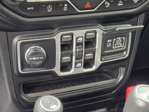 Used 2021 Jeep Gladiator Overland w/ Popular Equipment Package AWD/4WD image 28