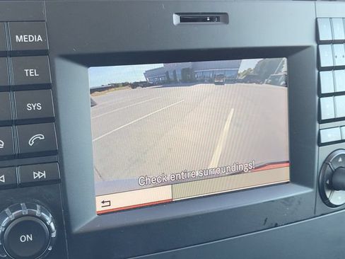 Used 2017 Mercedes-Benz Metris Passenger image 18