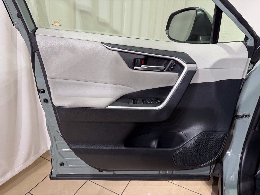 Certified 2023 Toyota RAV4 XLE Premium AWD/4WD image 15