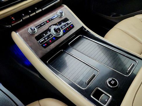 Used 2022 Lincoln Aviator Reserve w/ Equipment Group 201A RWD image 22