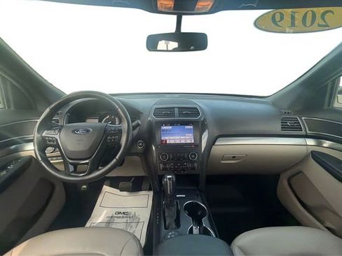 Used 2019 Ford Explorer XLT w/ Equipment Group 202A AWD/4WD image 22