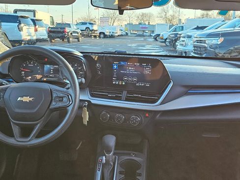 Used 2024 Chevrolet Trax LS w/ LS Convenience Package image 11