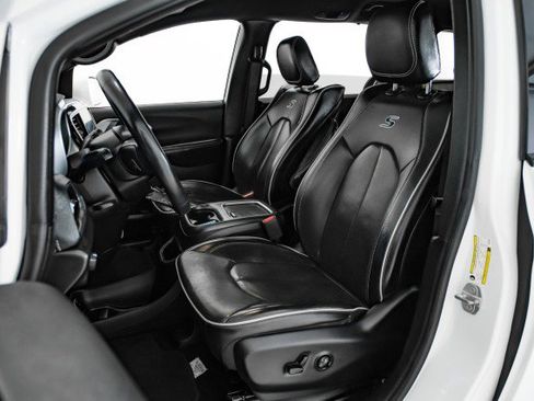 Used 2019 Chrysler Pacifica Limited w/ Advanced Safetytec Group image 34