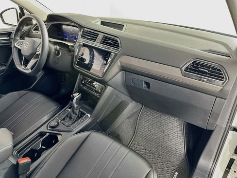 Used 2024 Volkswagen Tiguan SE AWD/4WD image 27