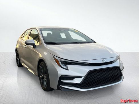 Certified 2026 Toyota Corolla SE w/ SE Package FWD image 5