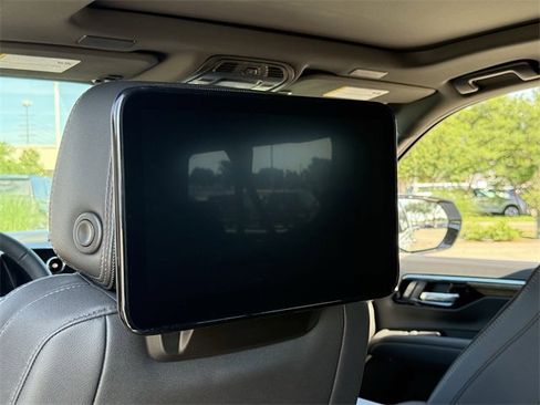 New 2025 Chevrolet Suburban High Country image 17