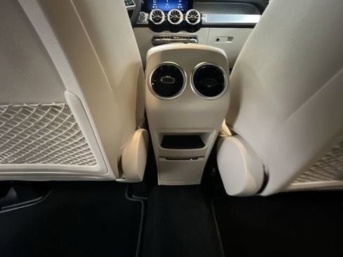 Used 2024 Mercedes-Benz GLB 250 4MATIC image 20