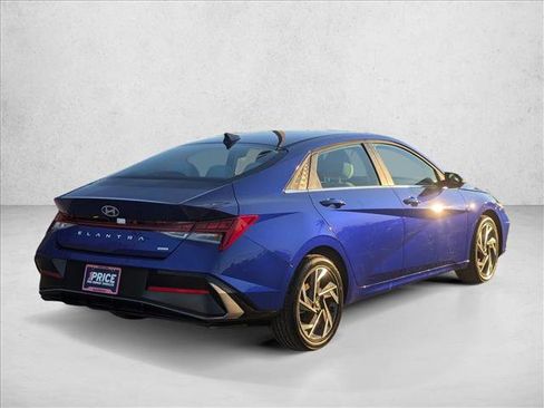 Certified 2025 Hyundai Elantra Limited image 5