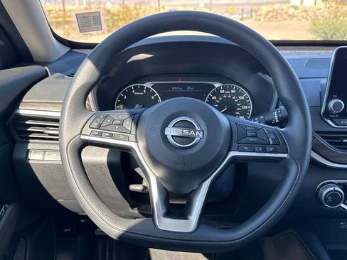 Used 2023 Nissan Altima 2.5 SV image 14