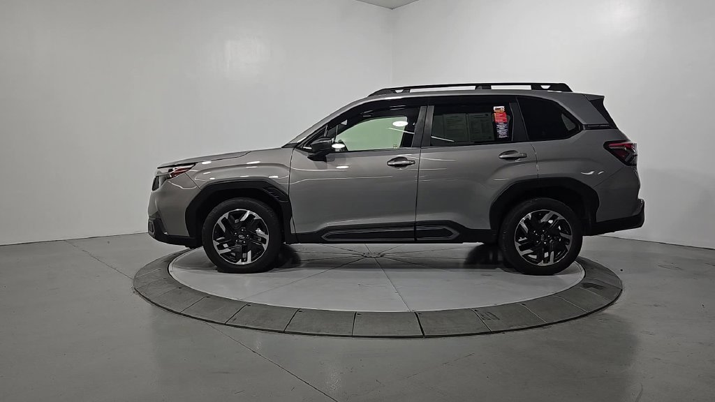 Used 2025 Subaru Forester Limited AWD/4WD image 2