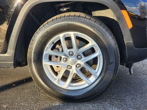 Used 2025 Jeep Grand Cherokee Laredo X image 6