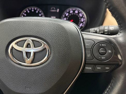 Used 2021 Toyota RAV4 XLE w/ Convenience Package AWD/4WD image 24