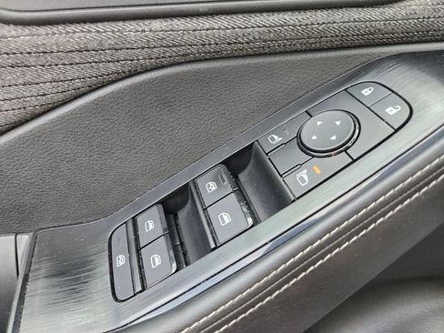 Used 2023 Nissan Rogue SV FWD image 36