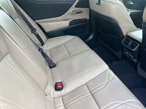 Used 2019 Lexus ES 350 Ultra Luxury w/ Accessory Package 2 image 28