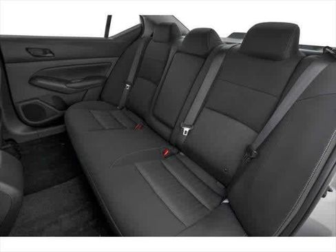 Used 2025 Nissan Altima 2.5 SV FWD image 12