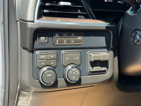 Used 2026 Chevrolet Tahoe Premier w/ Sun And Tow Package AWD/4WD image 25