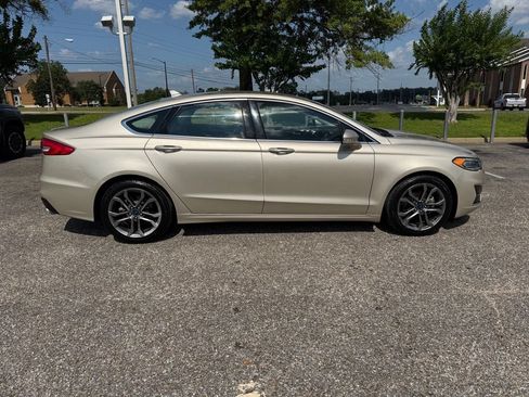 Used 2019 Ford Fusion SEL FWD image 2