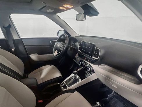 Used 2025 Hyundai Venue SEL FWD image 22