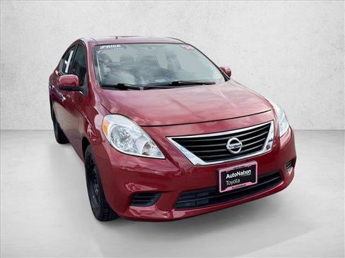 Used 2014 Nissan Versa SV FWD image 3