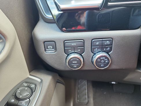 New 2026 GMC Sierra 1500 SLT image 19