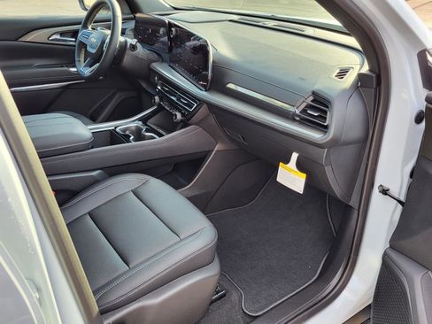 New 2026 Chevrolet Traverse LT image 9