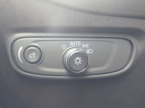 Used 2023 Chevrolet Equinox LT image 28