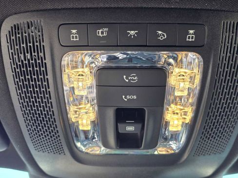 Used 2024 Mercedes-Benz GLB 250 4MATIC image 35