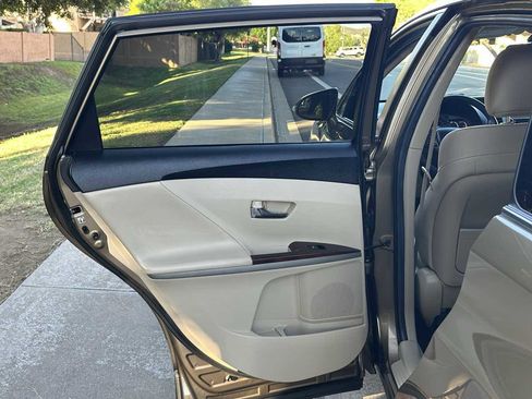 Used 2013 Toyota Venza LE image 43