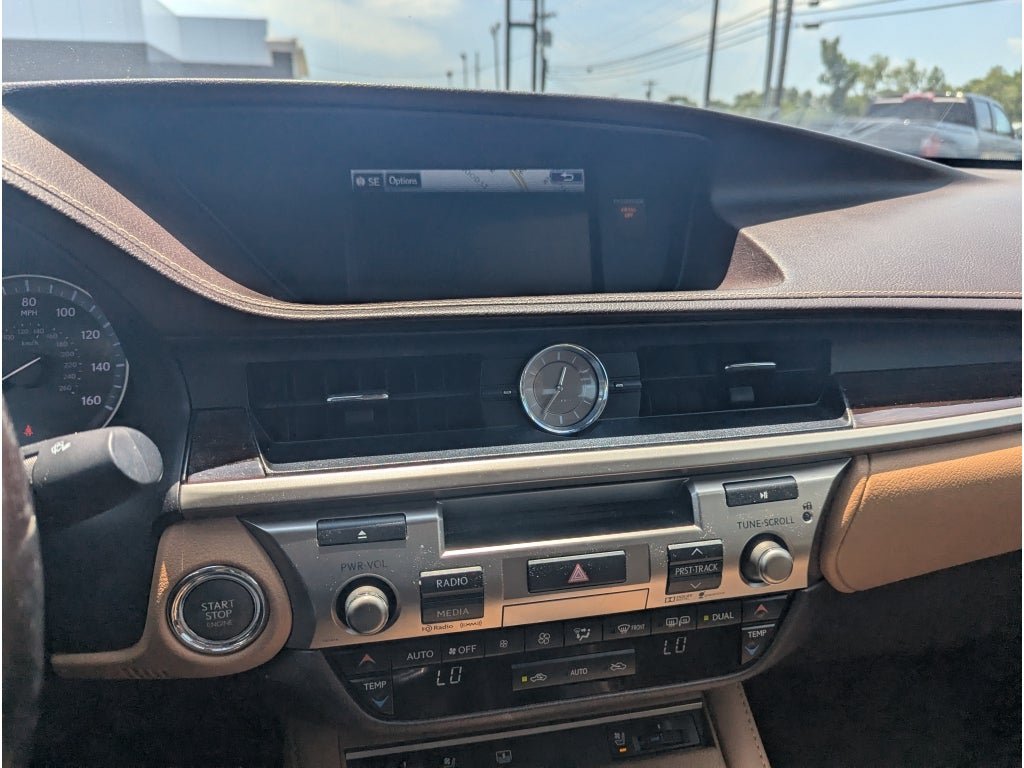 Used 2016 Lexus ES 350 w/ Luxury Package w/Wood Trim FWD image 22