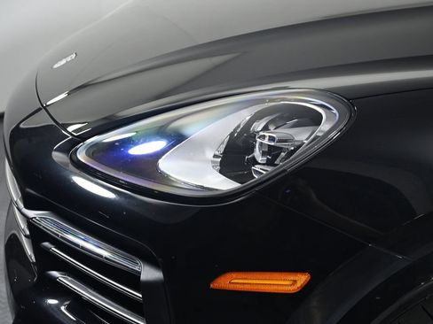 Used 2023 Porsche Cayenne Platinum Edition AWD/4WD image 51