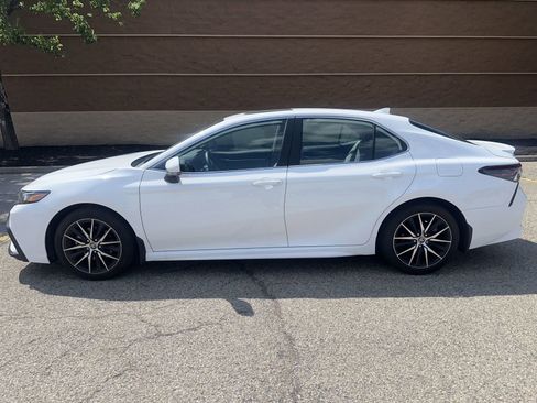 Used 2024 Toyota Camry SE w/ Cold Weather Package FWD image 2