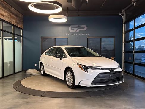 Used 2023 Toyota Corolla LE w/ LE Convenience Package FWD image 1