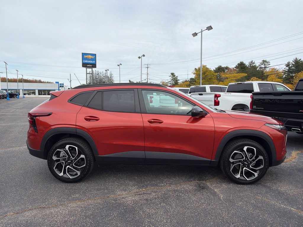 Used 2024 Chevrolet Trax RS w/ Driver Confidence Package FWD image 9