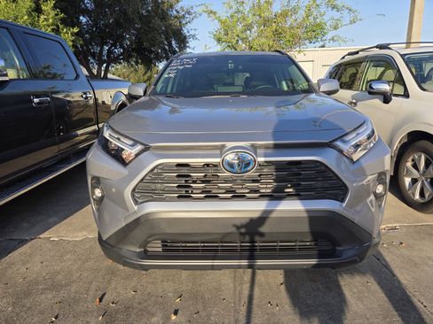 Used 2022 Toyota RAV4 XLE Premium AWD/4WD image 2