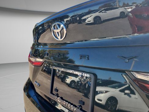 Used 2025 Toyota Camry SE image 33