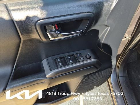 Used 2016 Toyota Tacoma TRD Off-Road w/ Towing Package AWD/4WD image 20