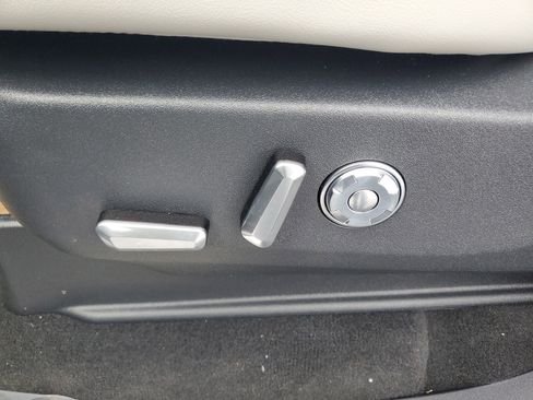 New 2025 Lincoln Navigator Reserve image 13