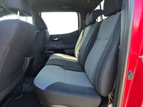 Used 2020 Toyota Tacoma TRD Off-Road AWD/4WD image 15