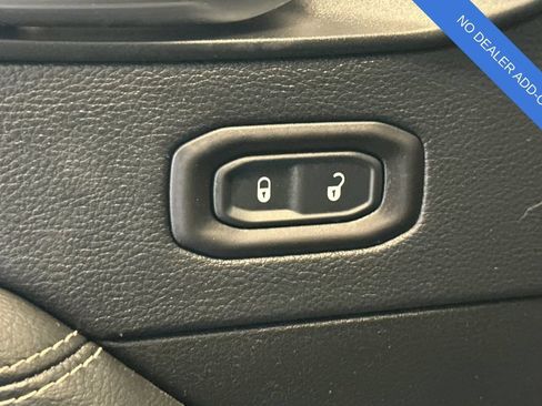 Used 2018 Jeep Wrangler Unlimited Sahara AWD/4WD image 12