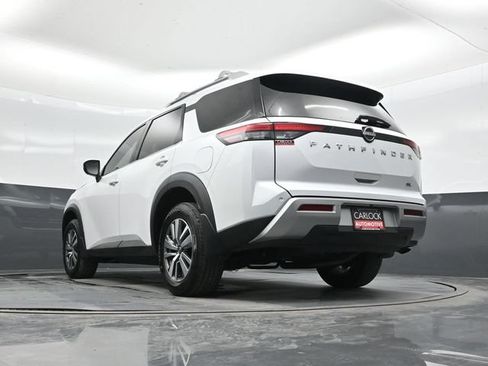 Used 2025 Nissan Pathfinder SL FWD image 74
