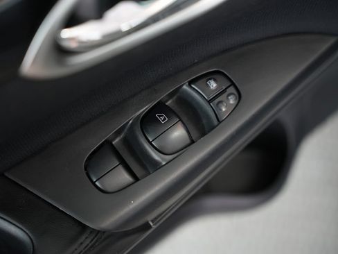 Used 2019 Nissan Sentra SV FWD image 40